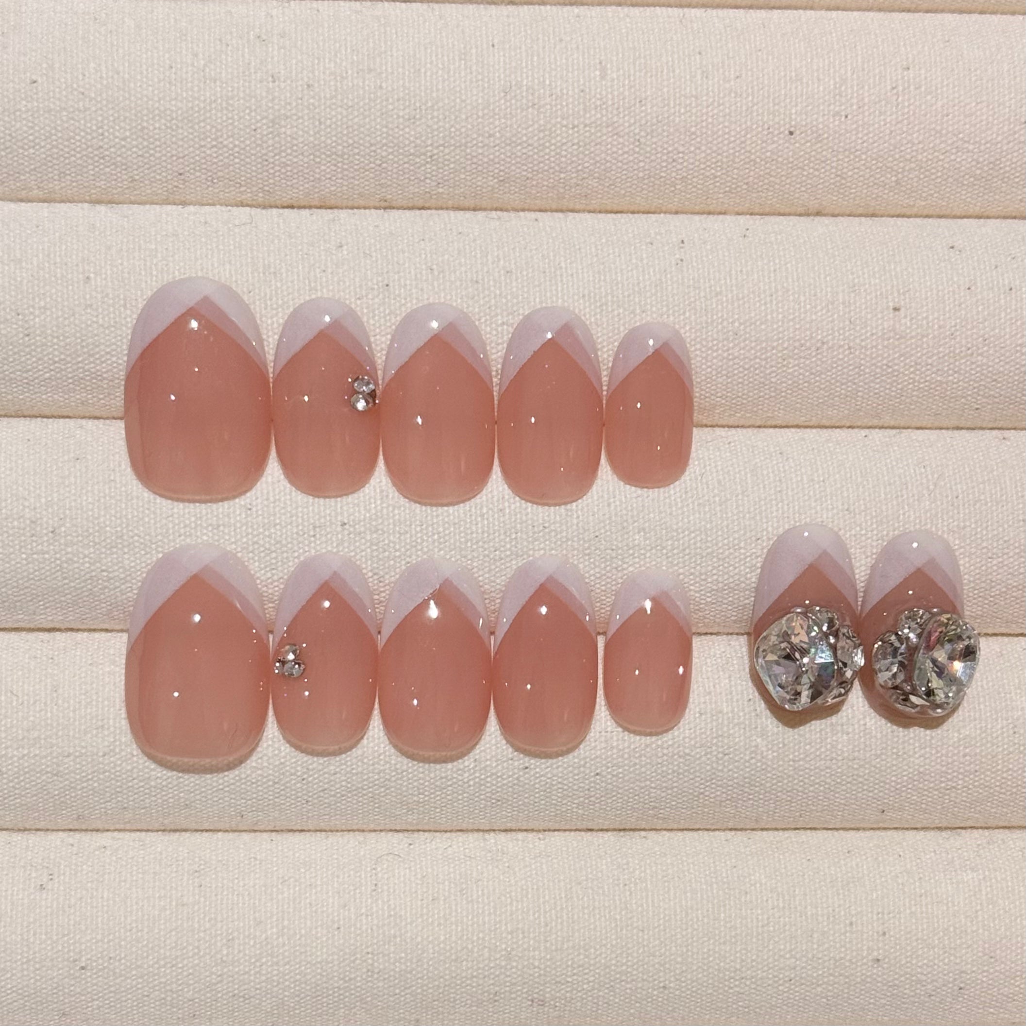 Classy V French Tip, Handmade Press On Nails,Salon Premium Quality ,12pcs,Puffcat-Nail